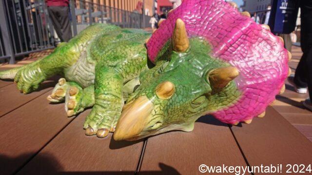 寝ている恐竜
